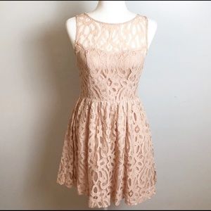 NWT LC Lauren Conrad Sleeveless Pink Blush Lace Dress in Size 10